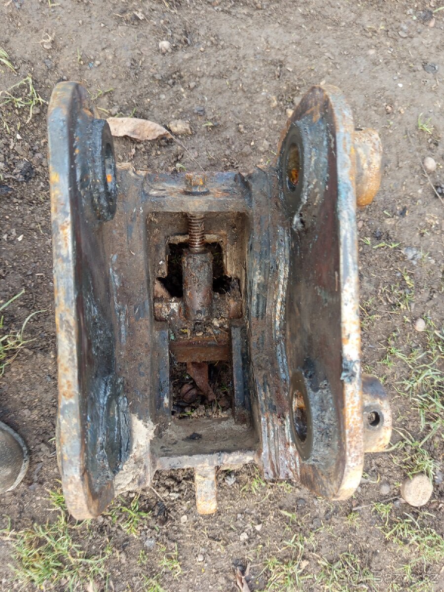 Prodám použité přídavné zařízení k bagru 5,5 t – lžíce + ryc - 7