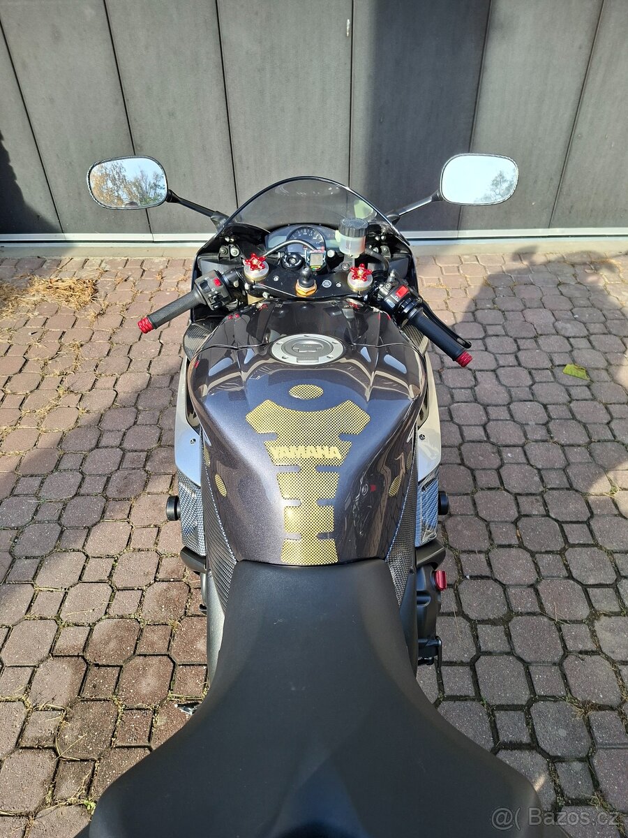 YAMAHA R1 2004 RN12 - 7