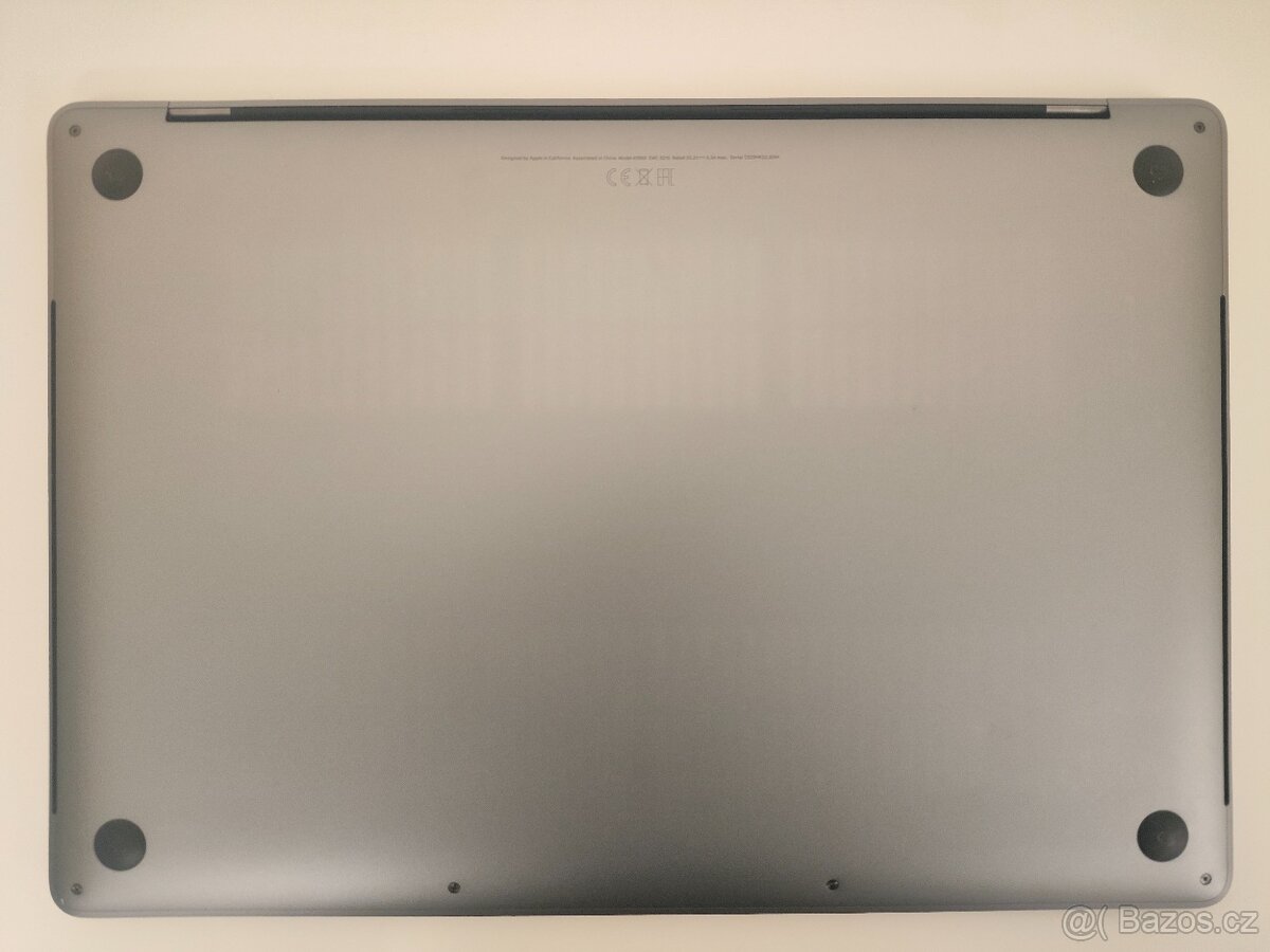MacBook Pro 15" 2018 | i7 • 16GB • 256GB SSD - 7