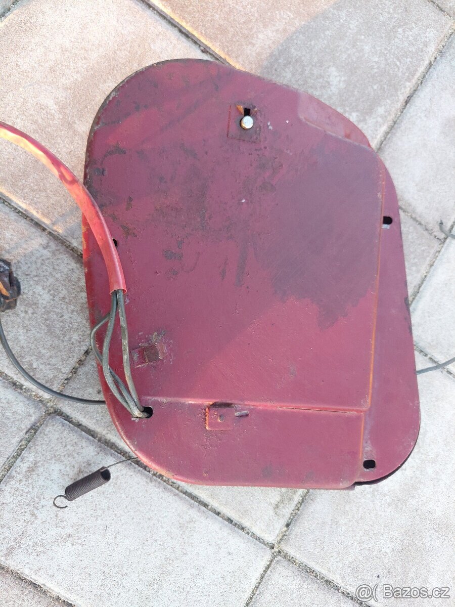 Jawa kyvacka, panelka - kastlik na naradi - 7