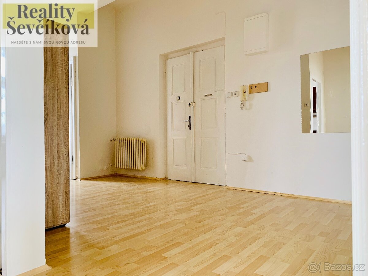 Pronájem 2+1 se dvěma balkóny, 90 m2 – Smetanovo nábřeží - 7