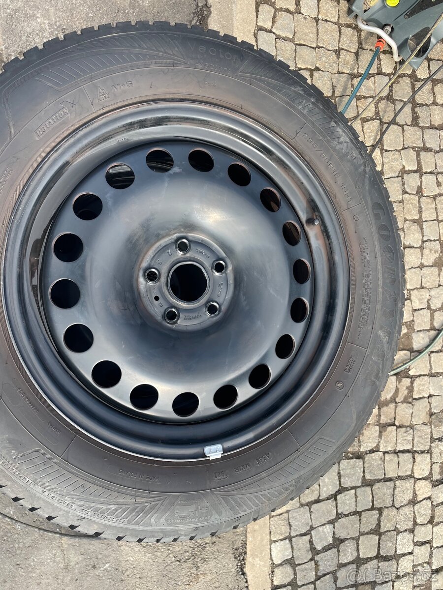 Pneu 235 /60 r18 celoroční Goodyear - 7