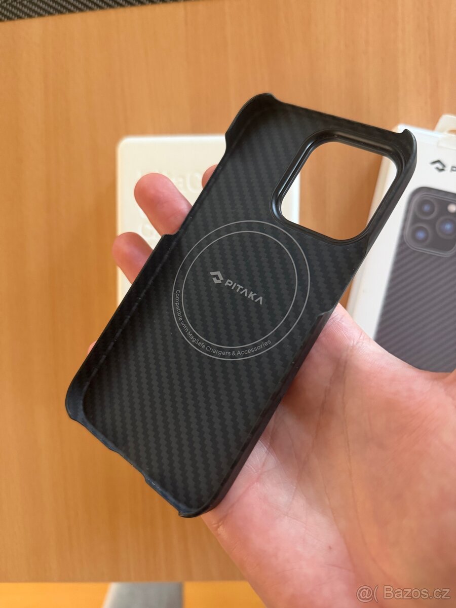 Karbonový kryt Pitaka MagEZ pro iPhone 14 Pro - 7