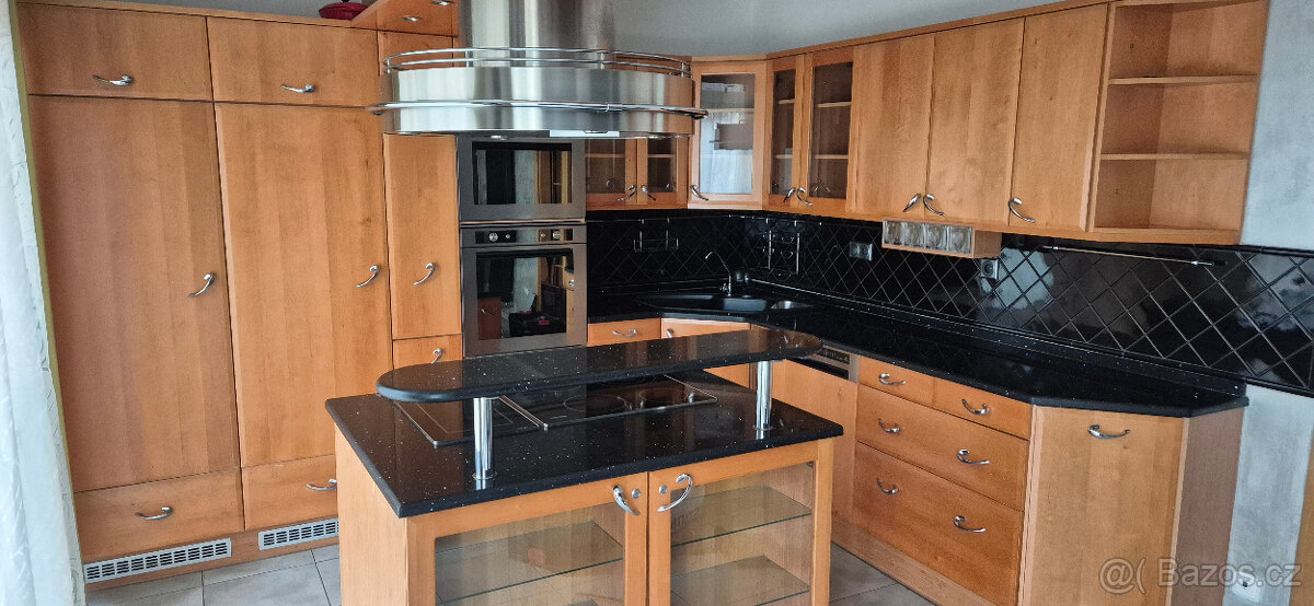 Kuchyňská linka s vest. spotřebiči whirpool a Miele - 7