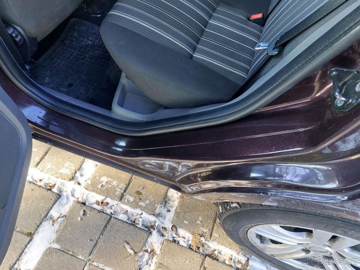 Prodám Ford Focus mk2 1.6i 16v 74kw r.v.2010 - 7