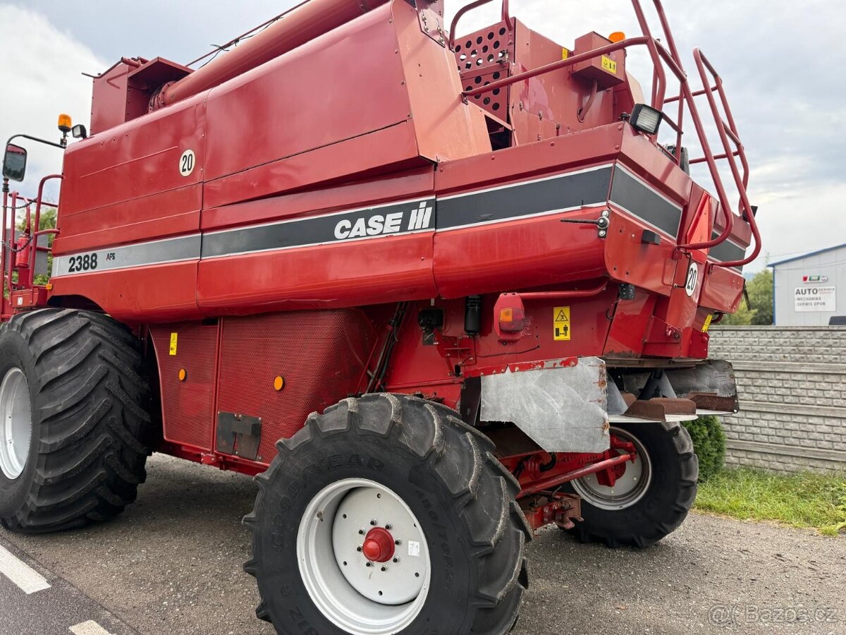 Sklízecí mlátička Case 2388 rok výroby 2003, Lokalita: 57- - 7