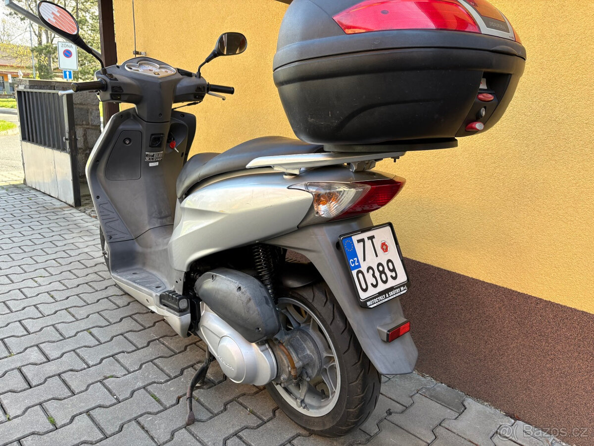 Honda Dylan 150 - 7