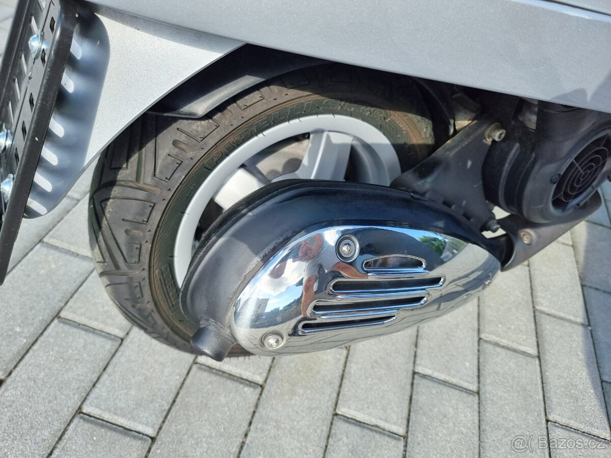 Piaggio Vespa 150 - 7