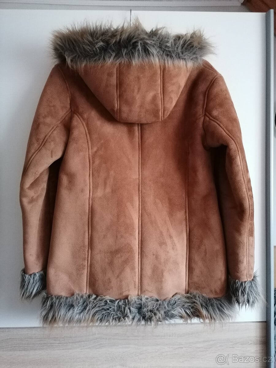 Dámský kožich s kapucí - 7