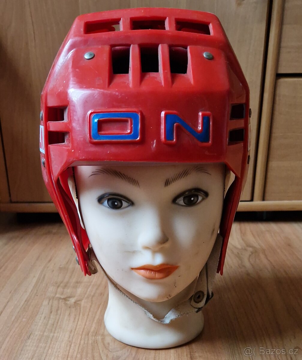 Kapslíkovka - dvě staré dětské flinty a tři přilby Okula - 7