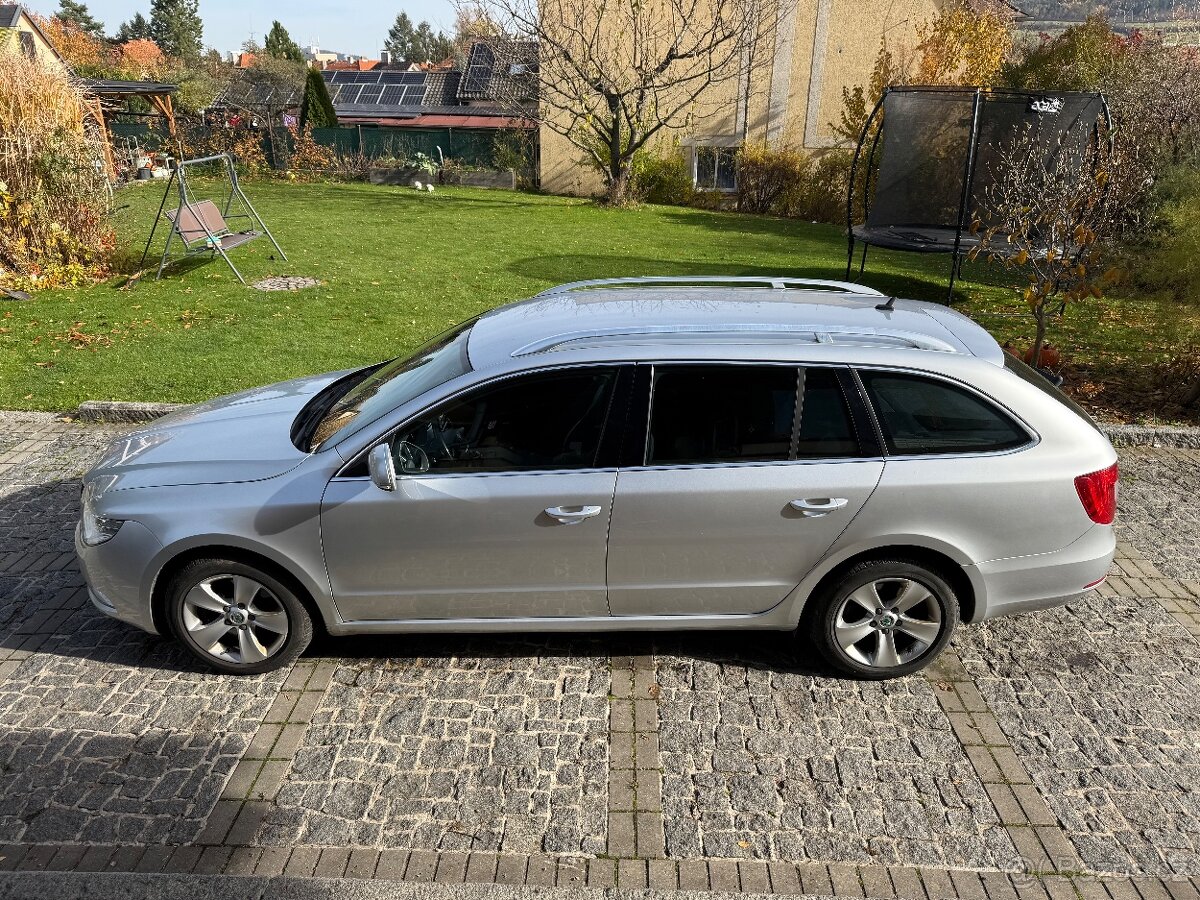 ŠKODA SUPERB KOMBI 2011 2.0TDI AMBITION - 7