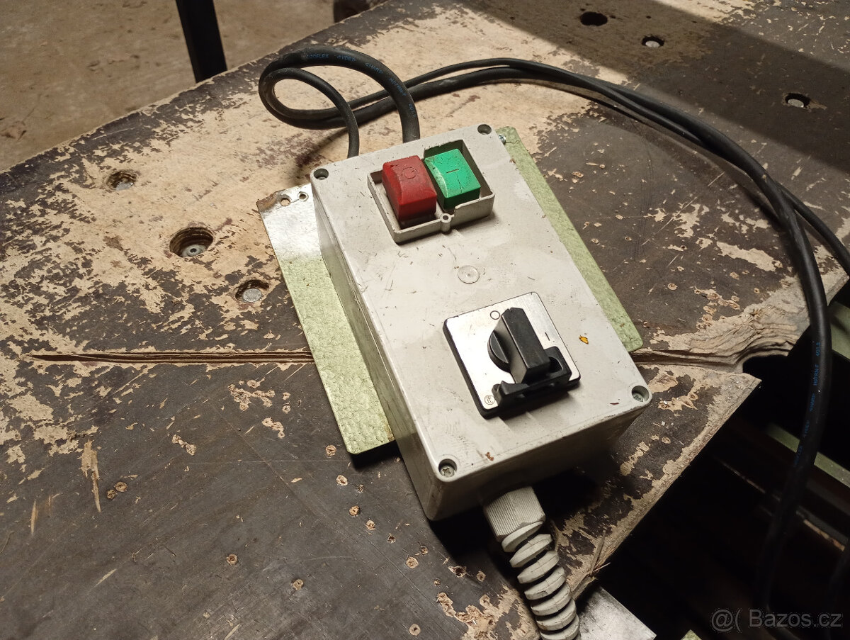 Radialní pila Dewalt - 7