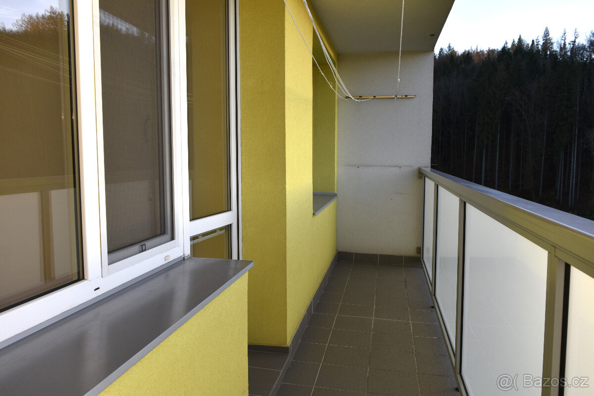 Náchod - pronáme bytu 3+1 s lodžií - 7