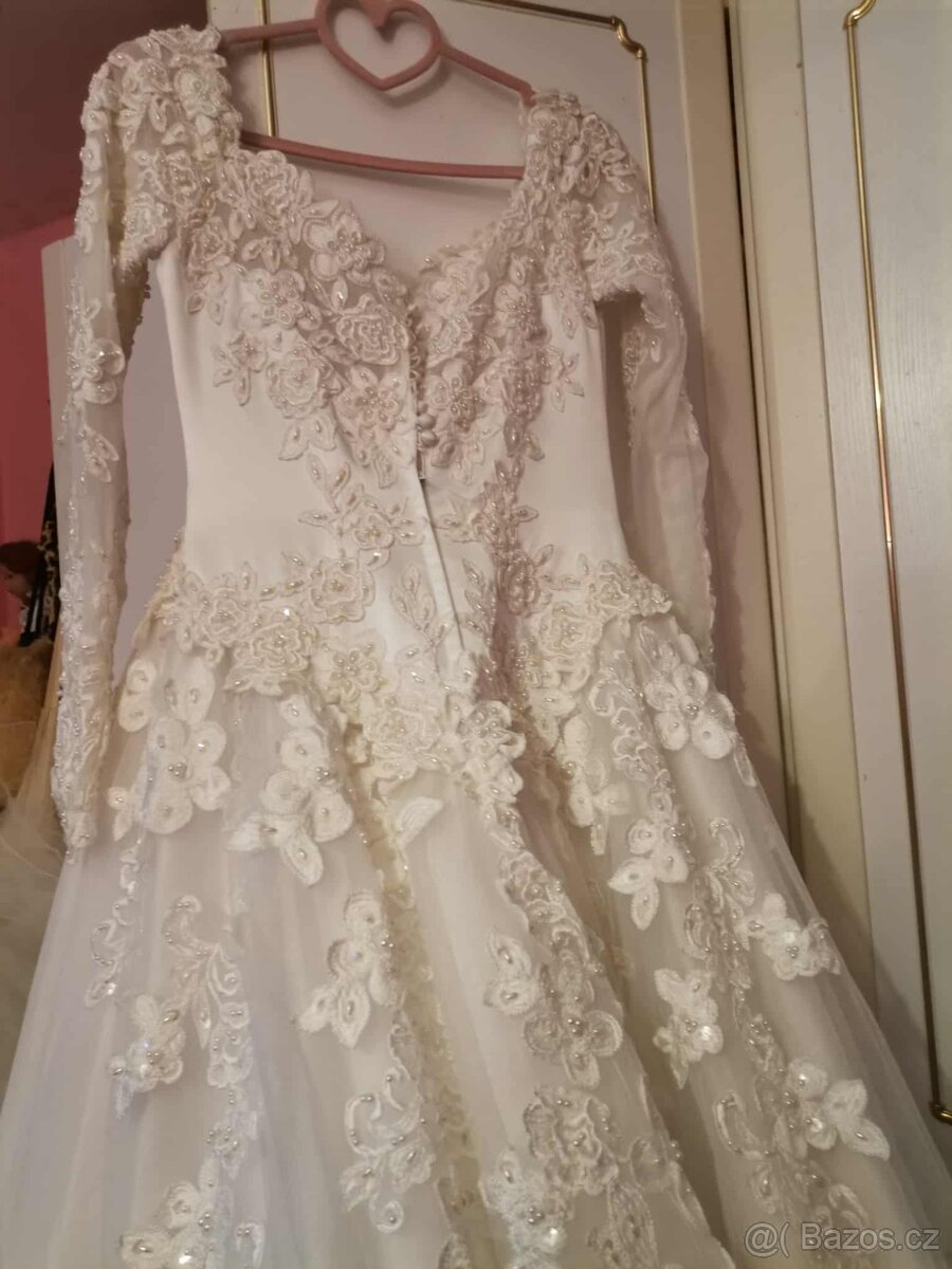 svatebni šaty s vlečkou - 7