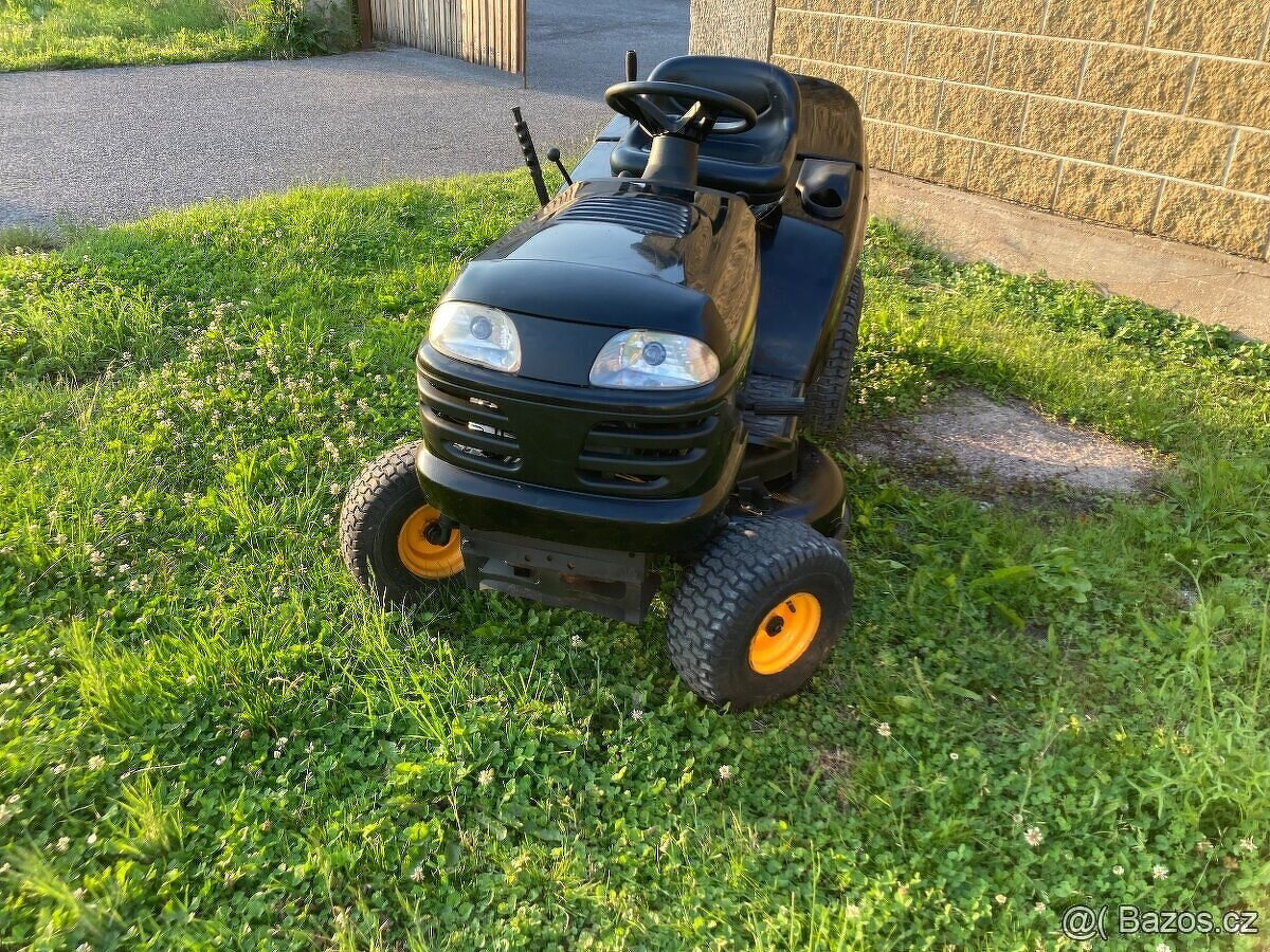 Zahradní traktor Husqvarna ,MC Culloch ,Partner - 7