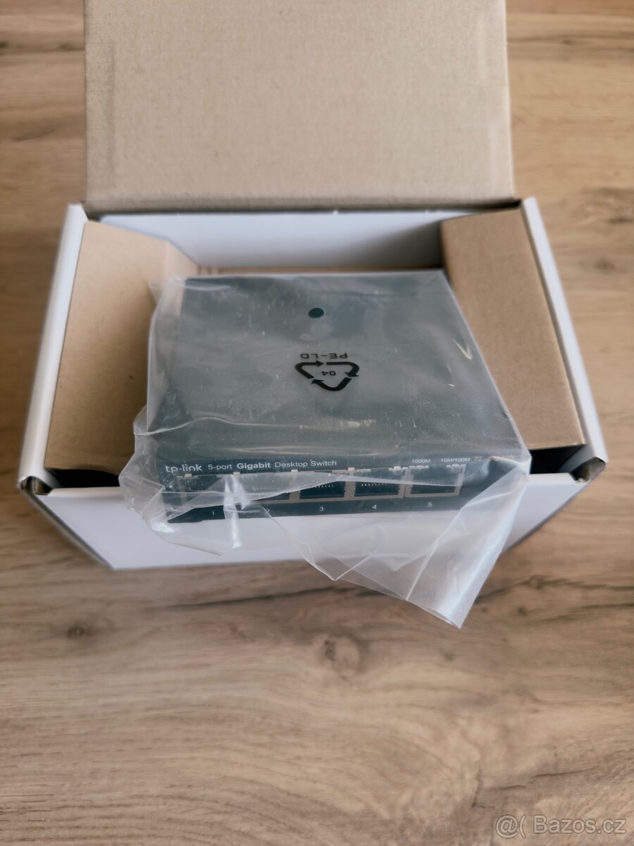 MikroTik RB2011UiAS-2HnD-IN + Tp-link TLCG 105 - 7