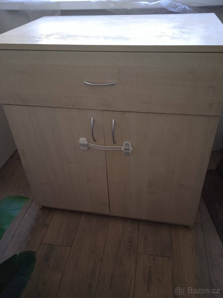 Přebalovací pult z masivu - 7
