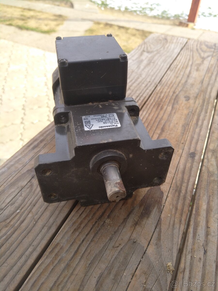 Elektromotor s převodovkou - 7