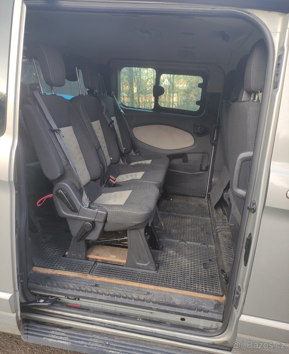 Prodám Ford Tourneo Custom L2 9 míst - 7