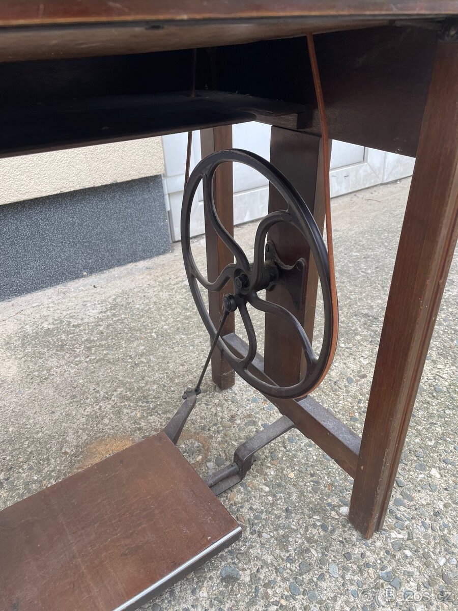 Šicí stroj Pffaf (starožitný) - 7