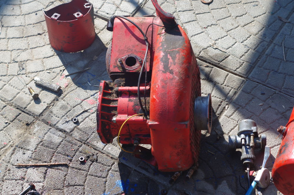 MF70 náhradní díly, z rozebraného stroje MF-70 - 7