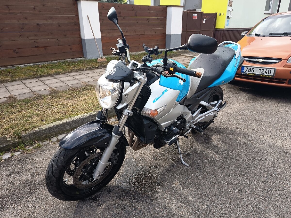 Suzuki GSR 600 - 7