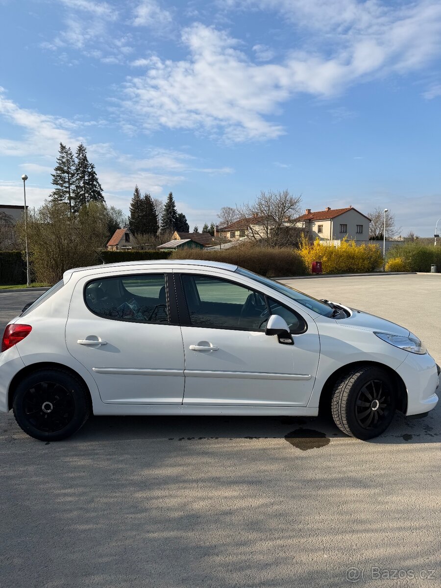 Peugeot 207, 1.6 68kw, rok 2011 - 7