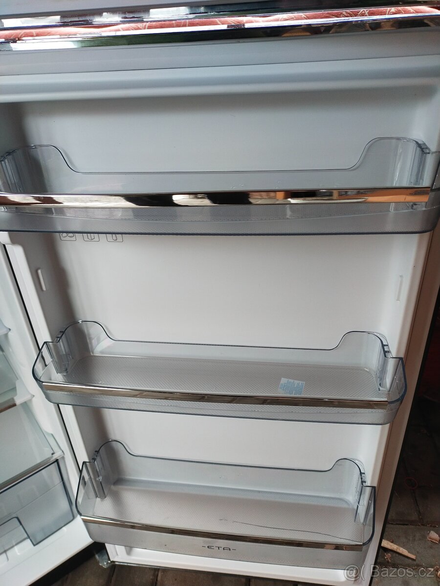 Retro černá lednice ETA - 7