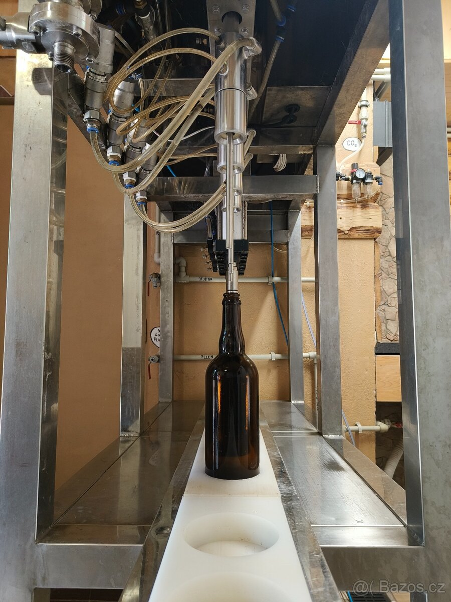 Poloautomatická stáčecí a zátkovací linka na lahve - 7
