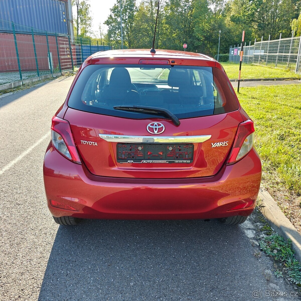 Toyota Yaris 1.33 VVT-i Luna 73kw Svycarsko DPH rezervace - 7