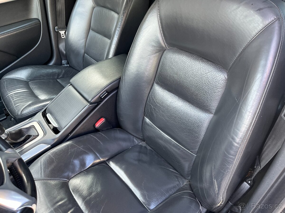 Volvo V70 2010 XENONY KŮŽE NAVIGACE - 7
