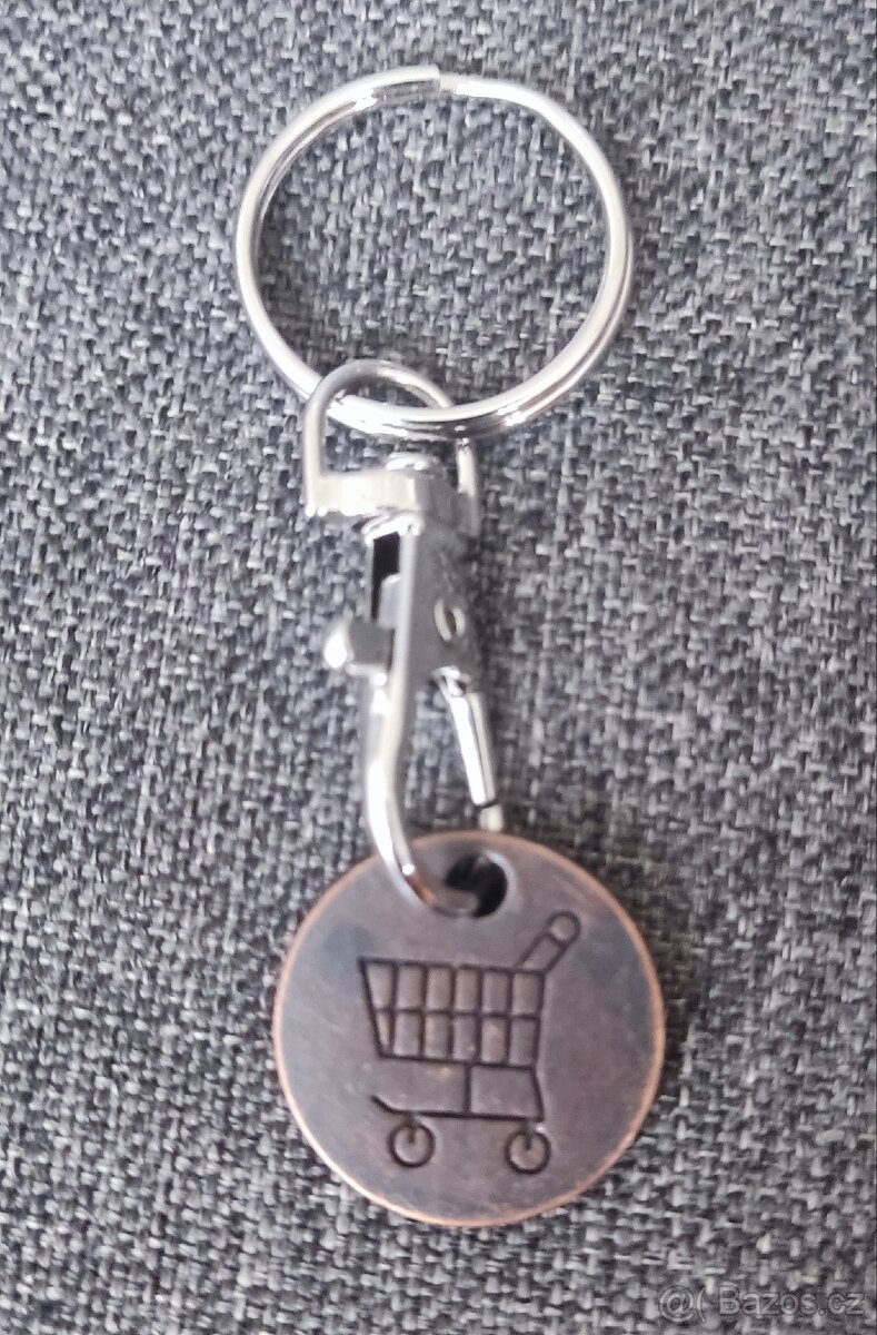 Různé nové klíčenky . - 7