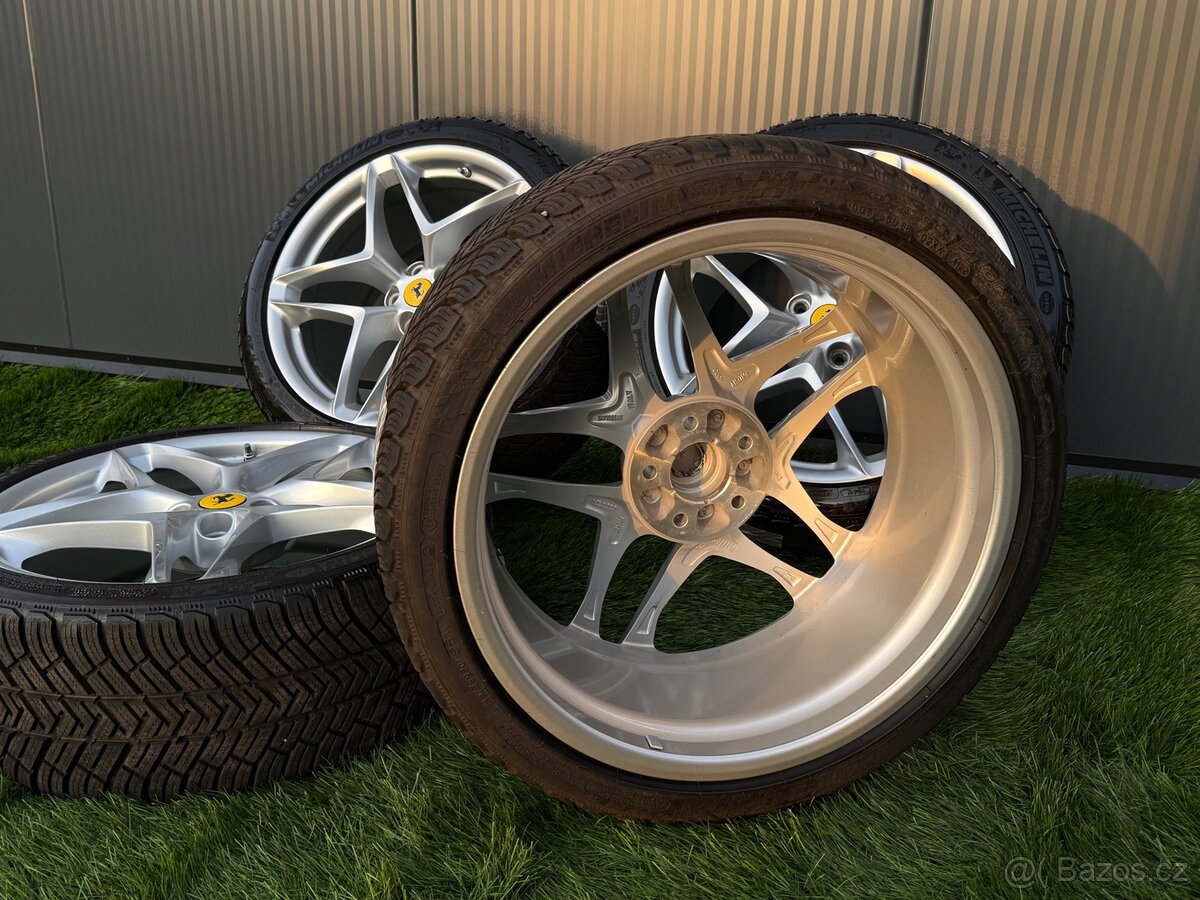 Ferrari Roma kola - 7