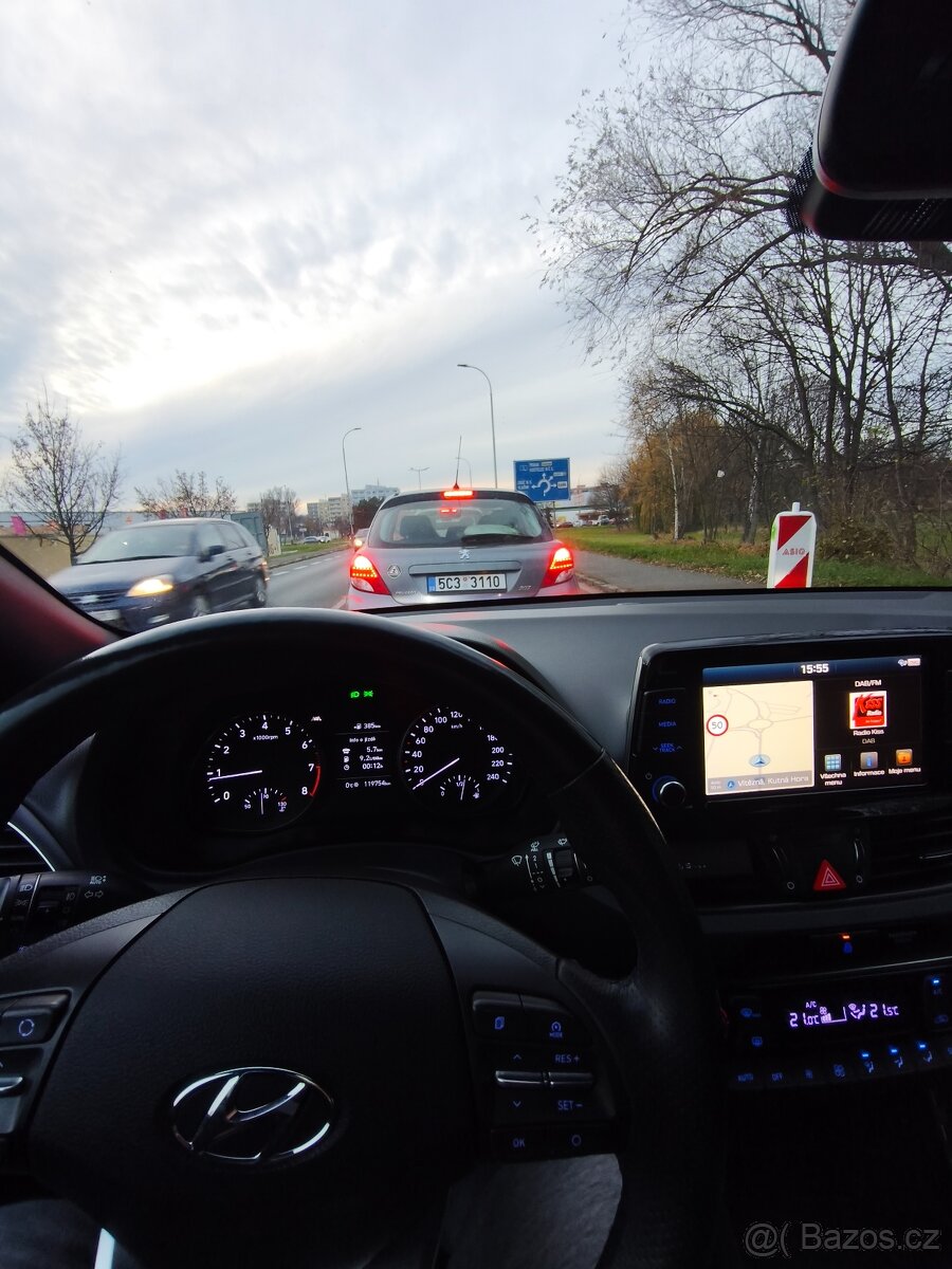 Hyundai i30 1.4 T-gdi 103kw top stav - 7