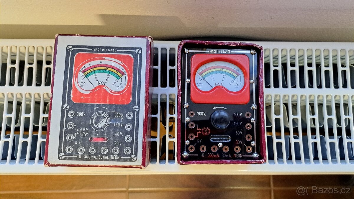 Historický analogový francouzský multimetr VOC - 7