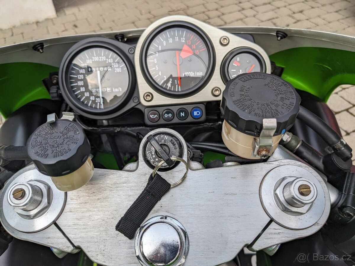 Kawasaki ZX-7R - 7