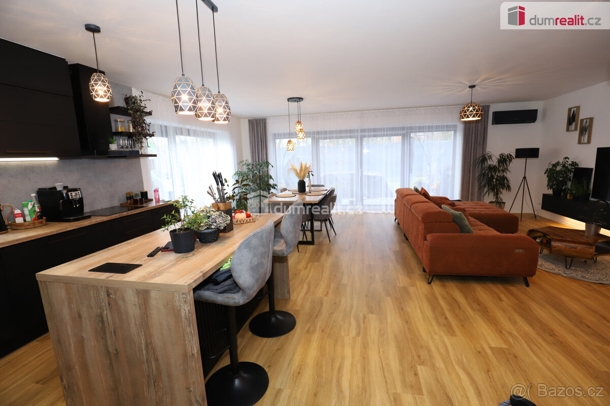 Krásný dokončený zkolaudovaný rodinný dům 5+kk se zahradou v - 7