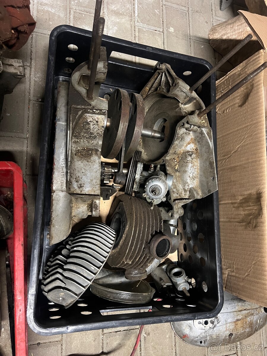 JAWA 250 + NÁHRADNÍ DÍLY (3 motory) - 7