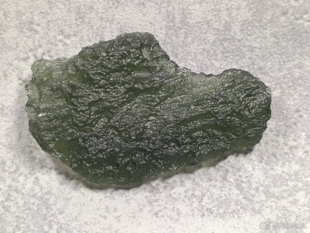 Krásný velký Vltavín z Chlumu, těžký14,36 gramu, ve stojánku - 7