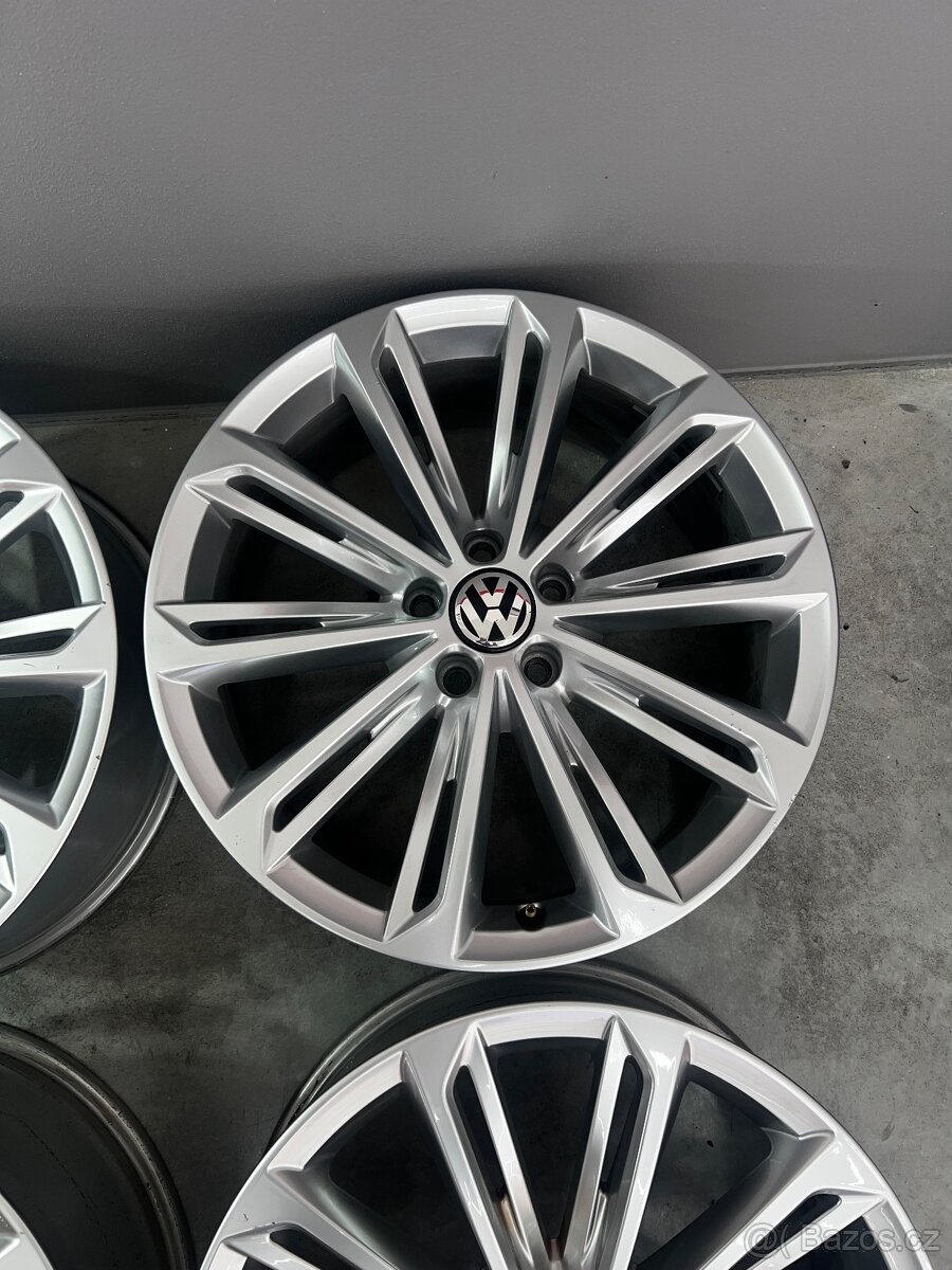 Vw passat b8 r19 verona - 7