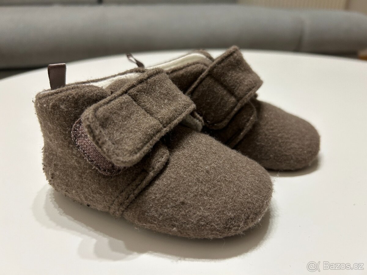 3 páry bot: Capáčky 16/18 + Bačkory 18/19 + první botičky 18 - 7