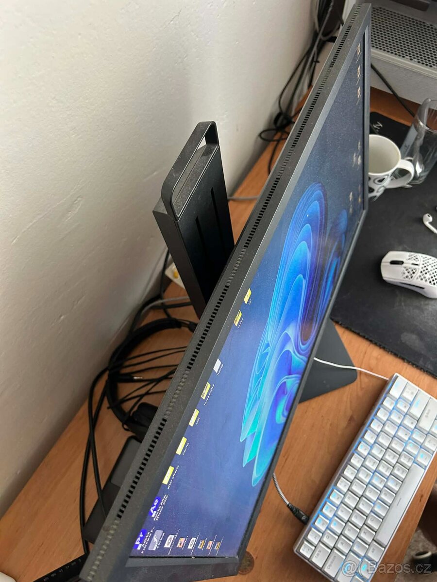 Dvojice monitorů - 7