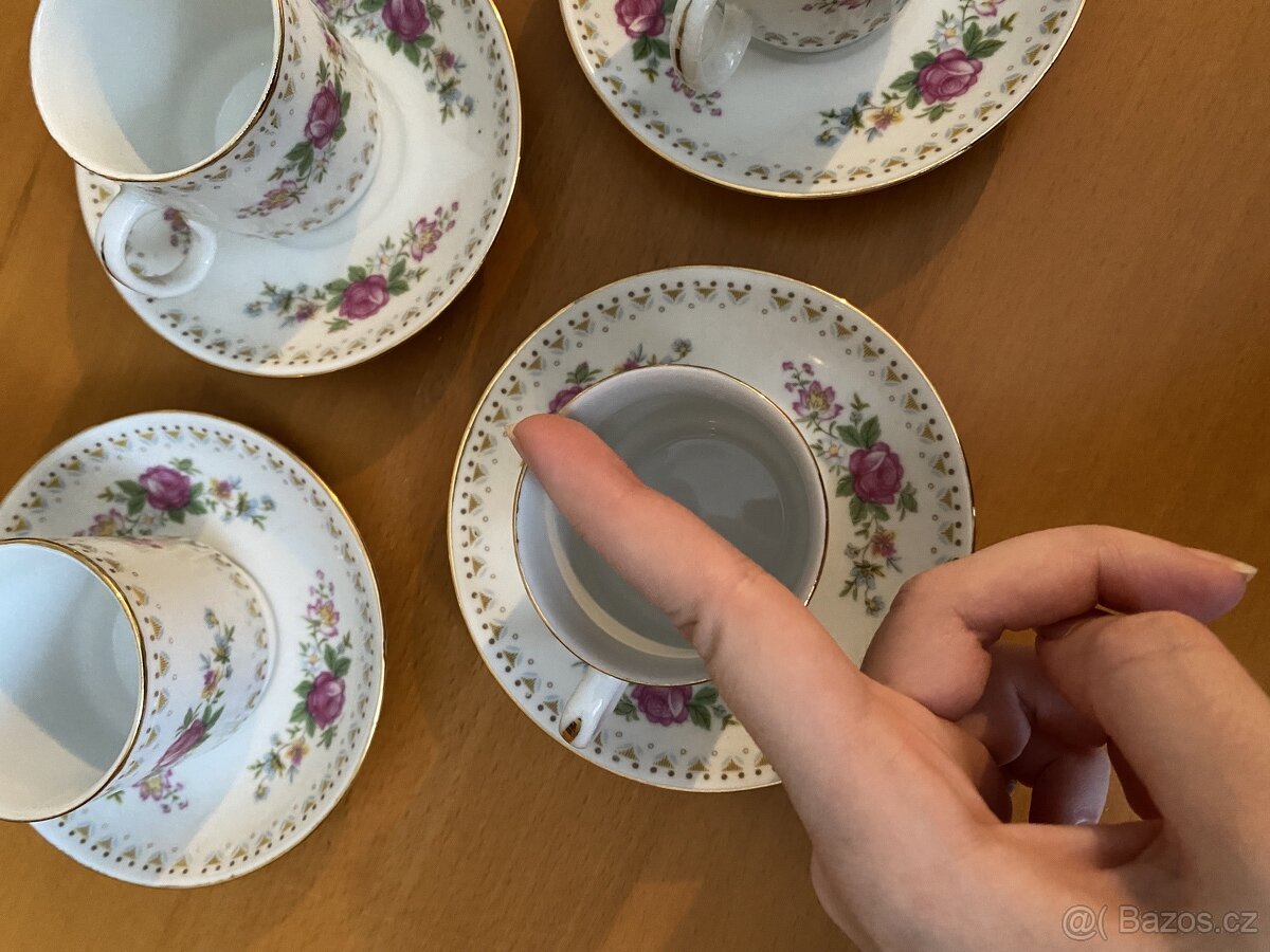 Malé porcelánové hrníčky s talířky - 7