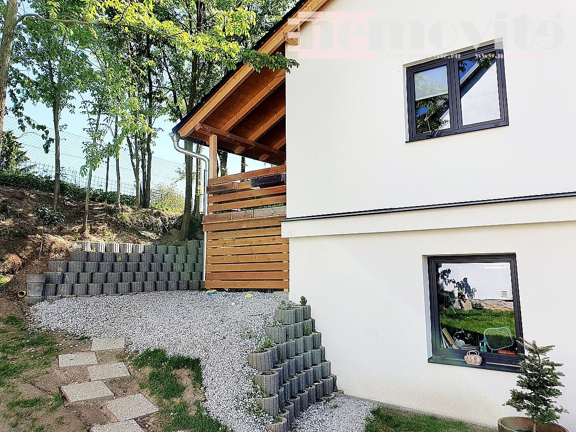 Exkluzivně nabízíme na prodej rodinný dům s dvěma bytovými j - 7