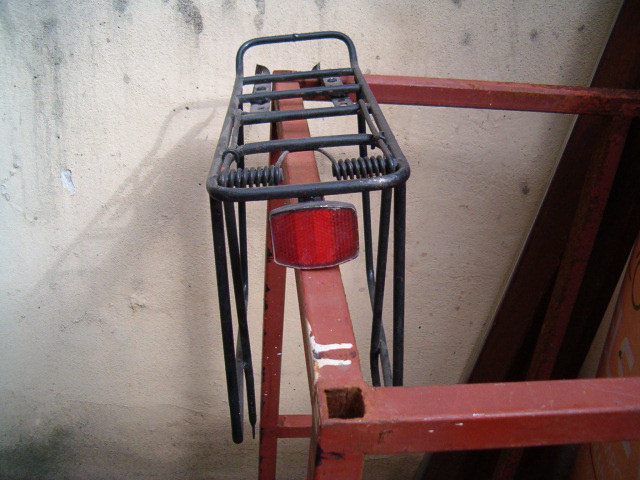 Starší jízdní kola, šlapka, pumpička, blatník, klíče - 7