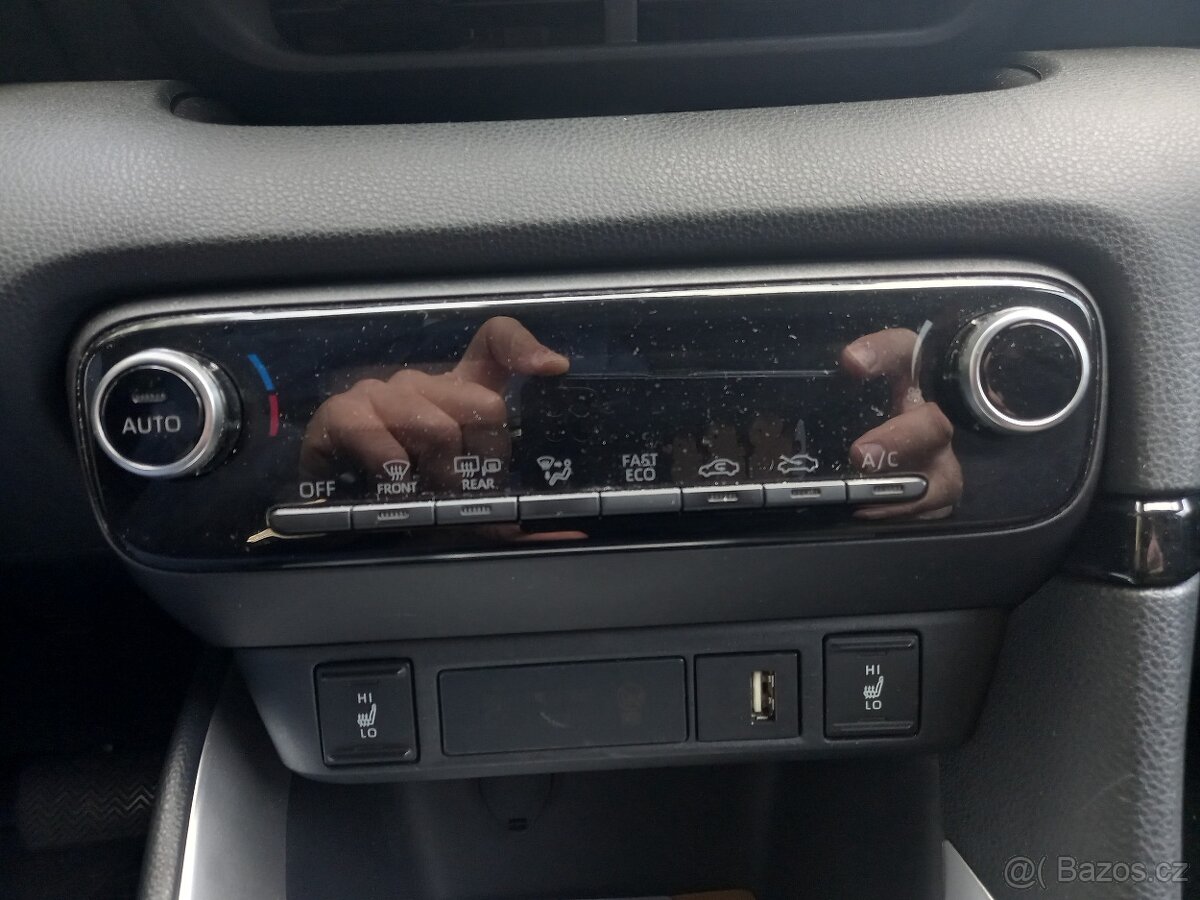 Toyota Yaris 1.5 HYBRID ,zakoupeno v ČR - 7