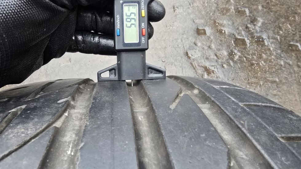 Letní pneu 255/35/19 Bridgestone - 7