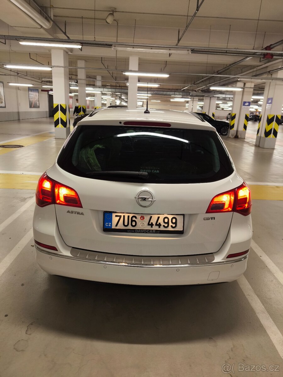 Opel Astra sport tourer 2013 - 7