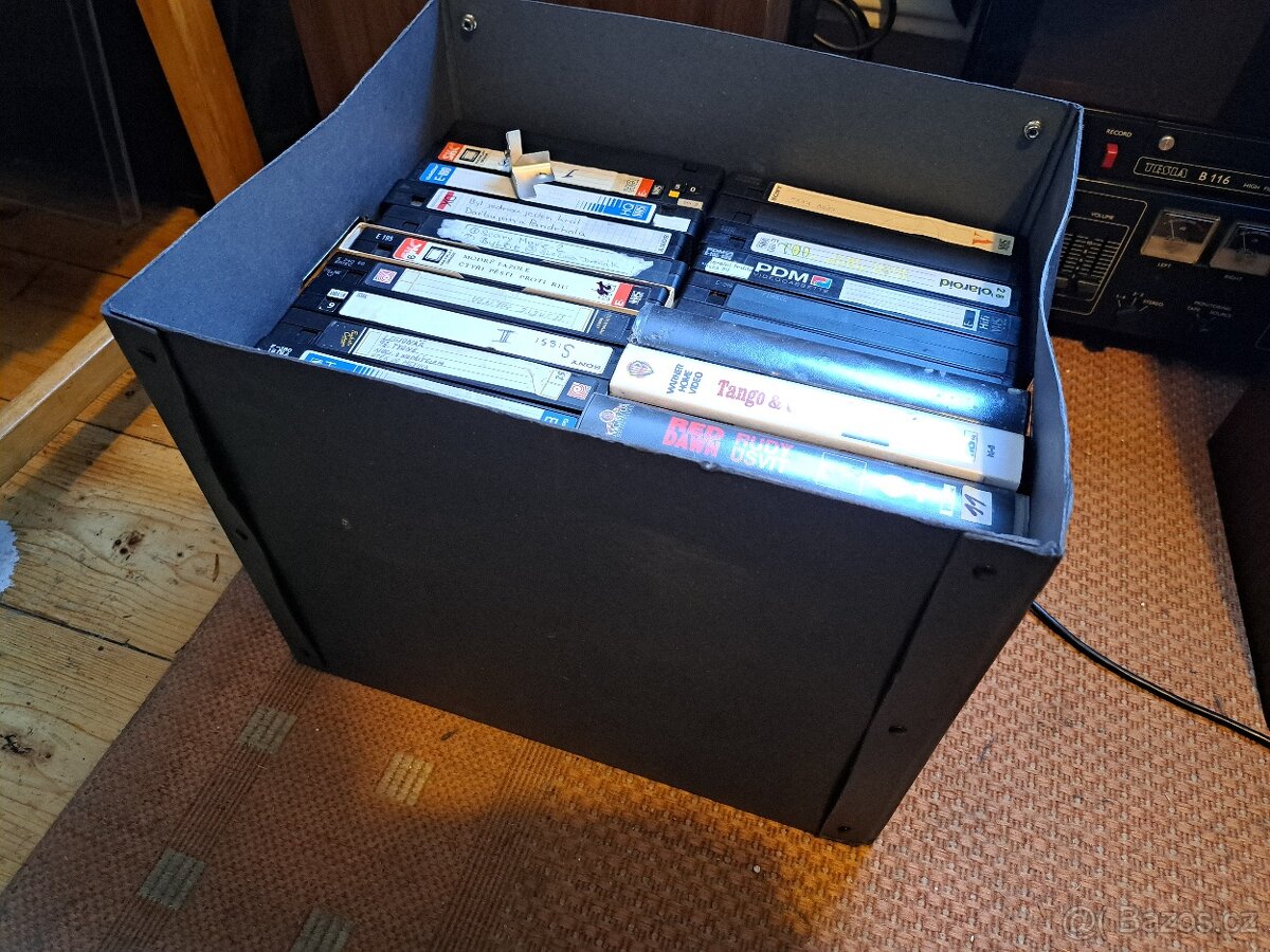 Toshiba po generálce + hromada kazet + DO - 7