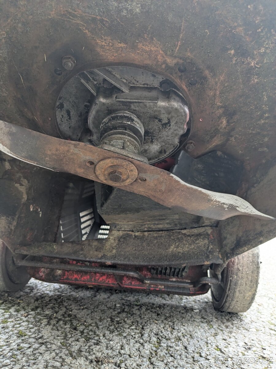 Motorová sekačka Raser , s košem, bez pojezdu. - 7